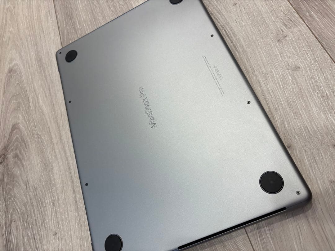 Apple MacBook Pro シルバー 本体