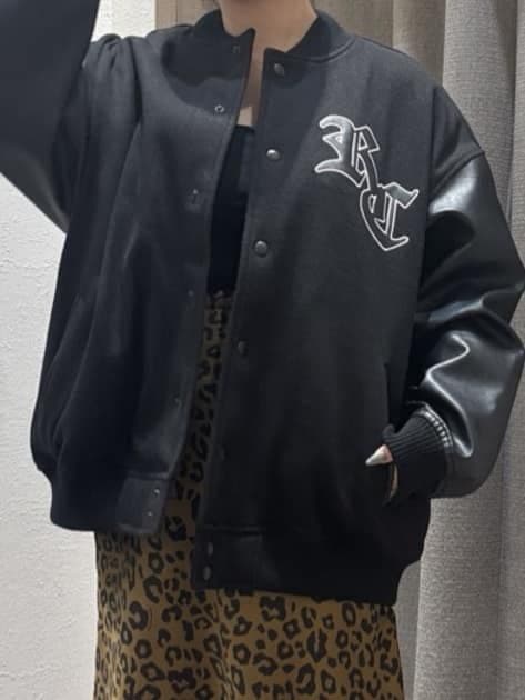 新作BIackletterスタジャン　黒　M 13200円