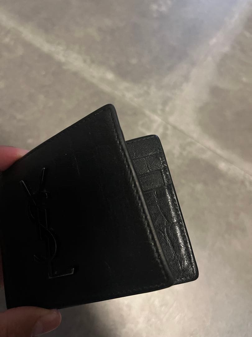 カサンドラ・サンローラン ビルクリップ ウォレット（クロコダイルエンボスレザー）