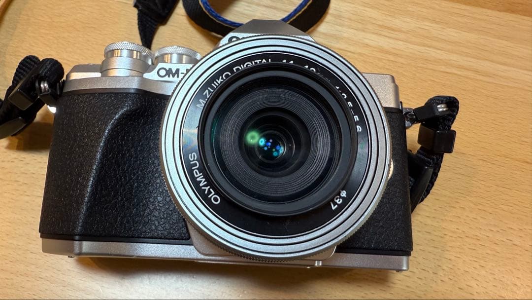 SD付　OLYMPUS OM-D E-M10 MarkⅢ シャッター2102回