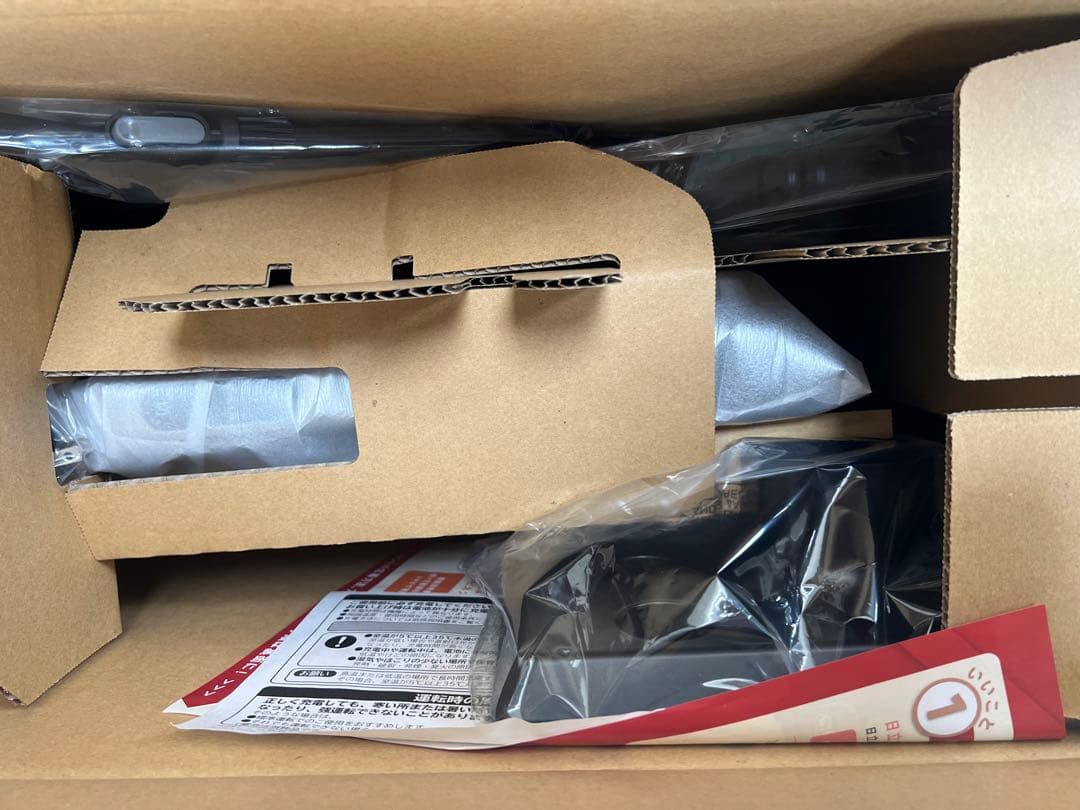 未使用　HITACHI コードレススティッククリーナー PV-BL3L ベージュ