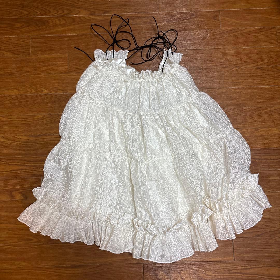 トリートユアセルフ(ホワイトフリルキャミソール バックオープン)