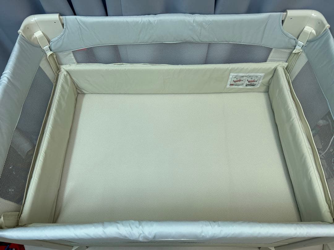 アップリカ　ココネルエアー AB　折りたたみベビーベッド 01