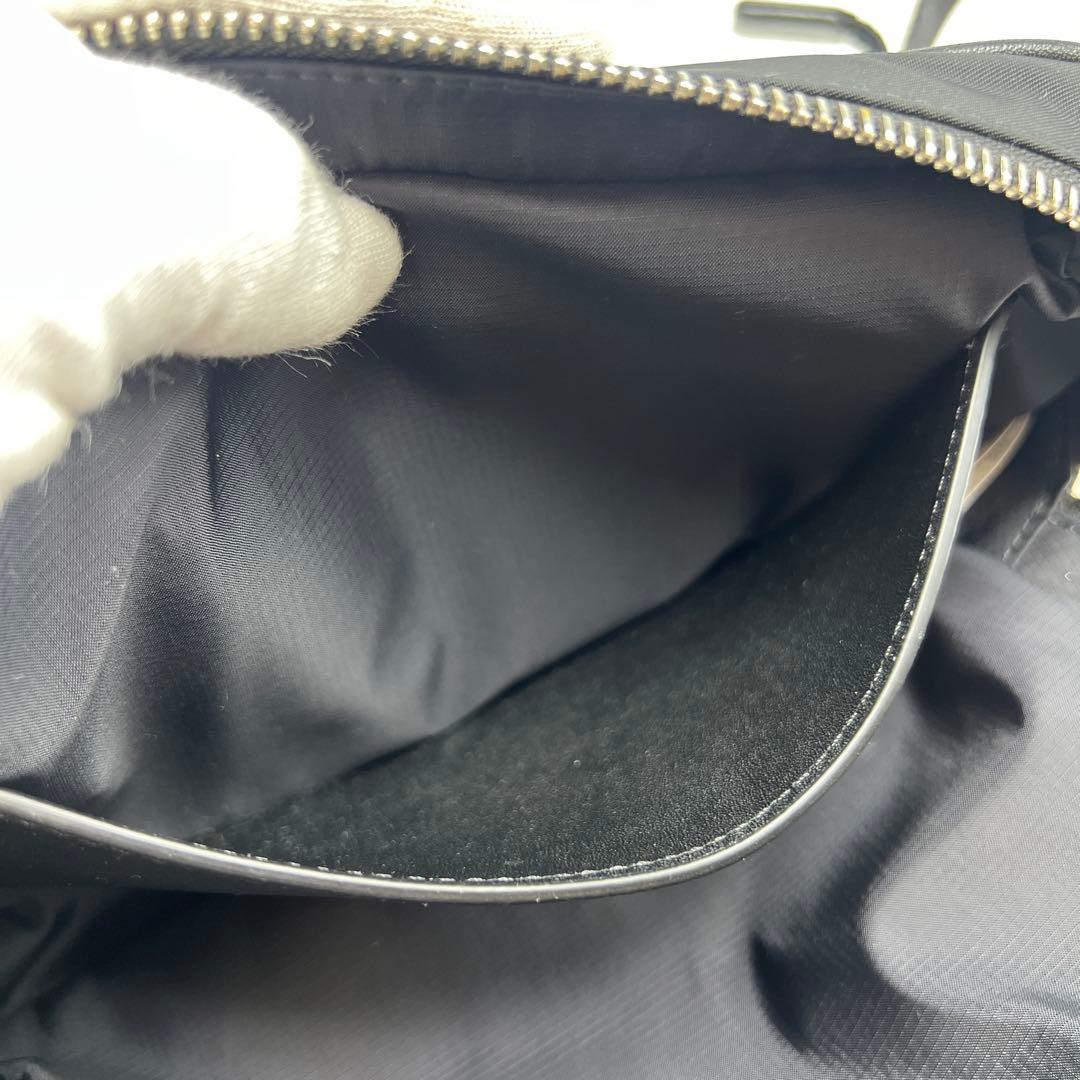 ✨極美品✨BURBERRY バーバリー　ロゴプリント　ボディバッグ　ナイロン