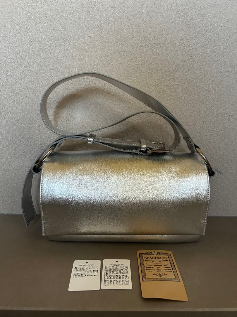 ビアズリー BEARDSLEY ボディバッグ レザー シルバー