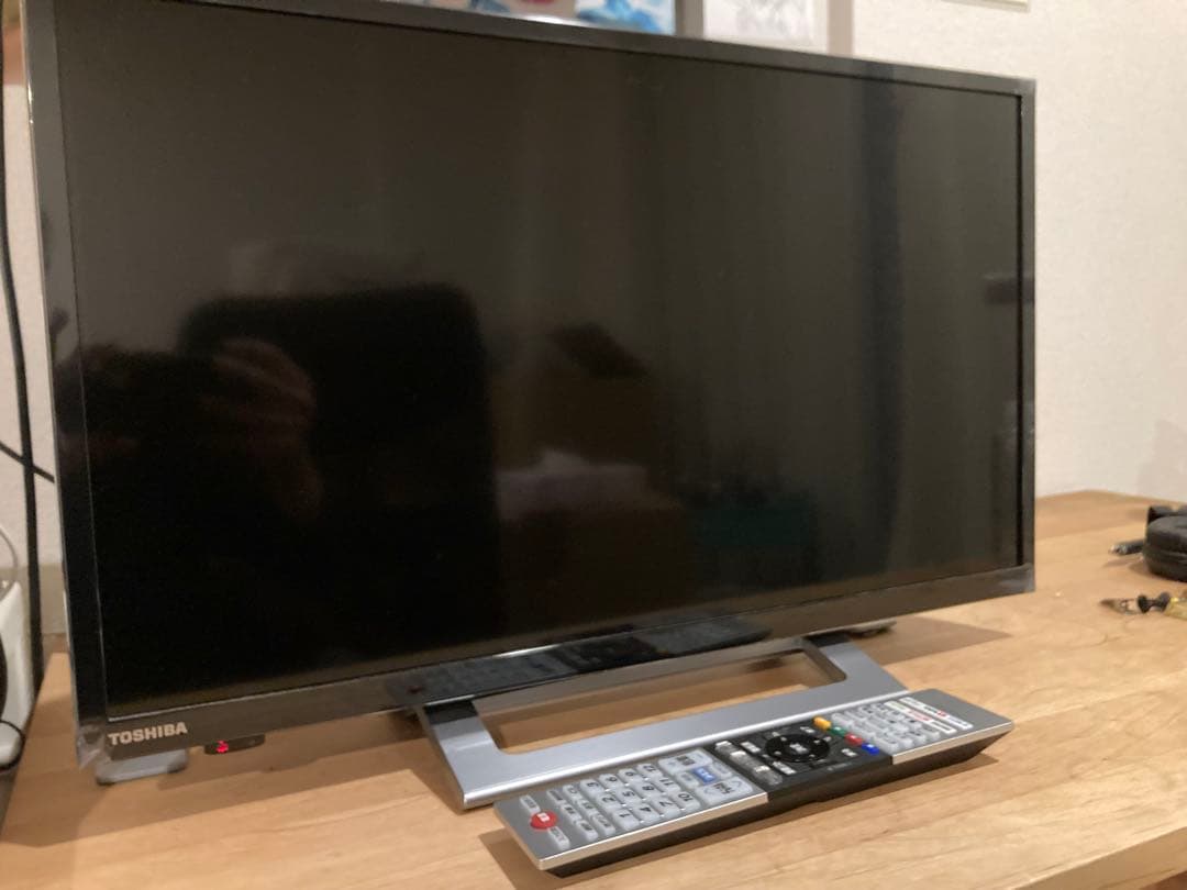【23年製】東芝 REGZA 24型　リモコン付き　美品