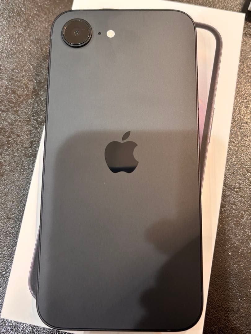 iPhone 16e 128GB ブラック　未使用