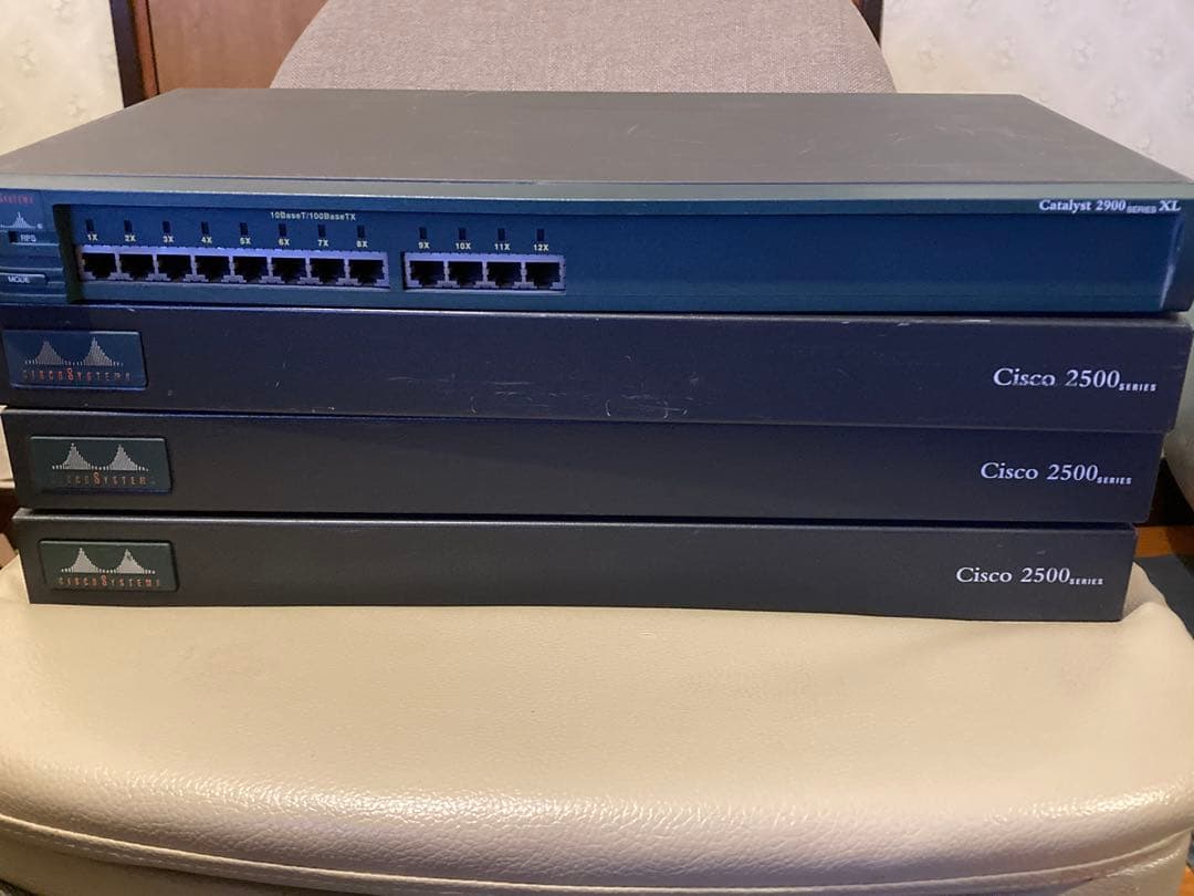 Cisco 2500 SERIES 3台 & Catalyst 2900 1台