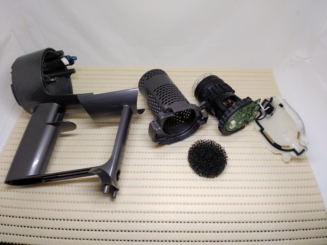 Henneyさん専用ダイソン　掃除機　SV12　消耗部品交換、分解清掃済
