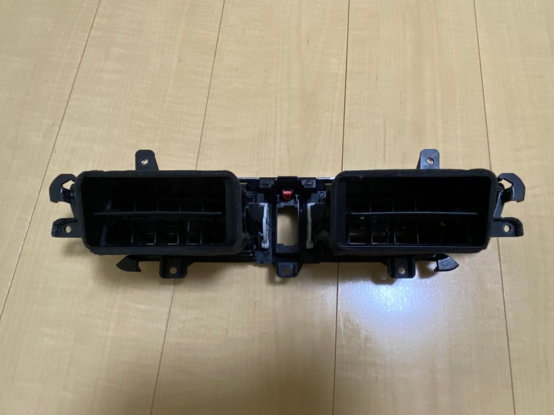 K*r様 マツダ純正 KB8M-64-71YB02 エアコンベンチレーター