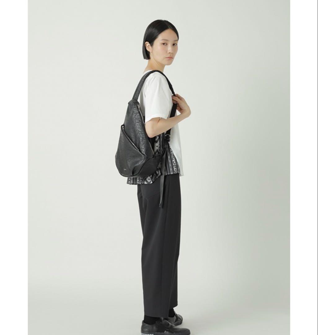 ユ*。様 ZUCCa / EMBOSSボディバッグ /　黒ブラック