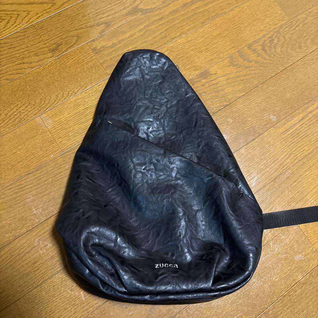 ユ*。様 ZUCCa / EMBOSSボディバッグ /　黒ブラック