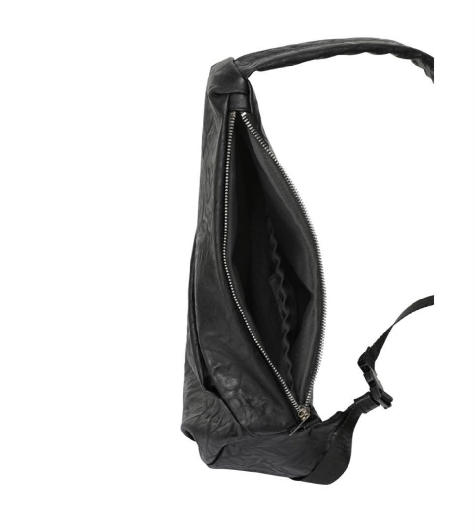 ユ*。様 ZUCCa / EMBOSSボディバッグ /　黒ブラック