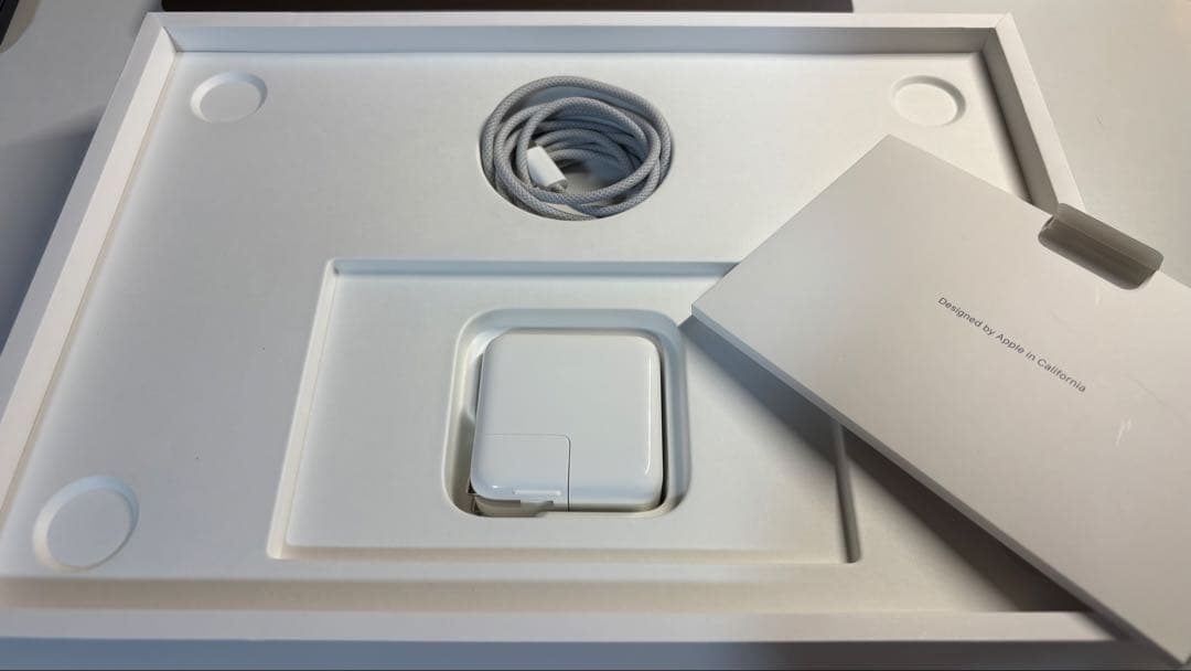 Apple Macbook Air M2 256/8GB 箱有