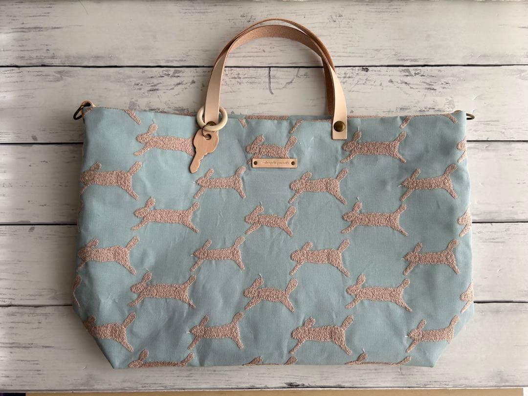 【898】ミナペルホネンrun run run A4トートバッグ　持ち手ヌメ革製