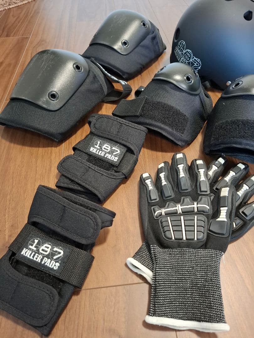 中古　187 KILLER PADS ヘルメットとプロテクターセット