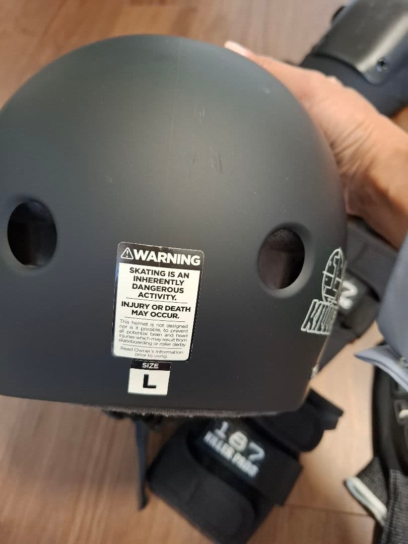 中古　187 KILLER PADS ヘルメットとプロテクターセット