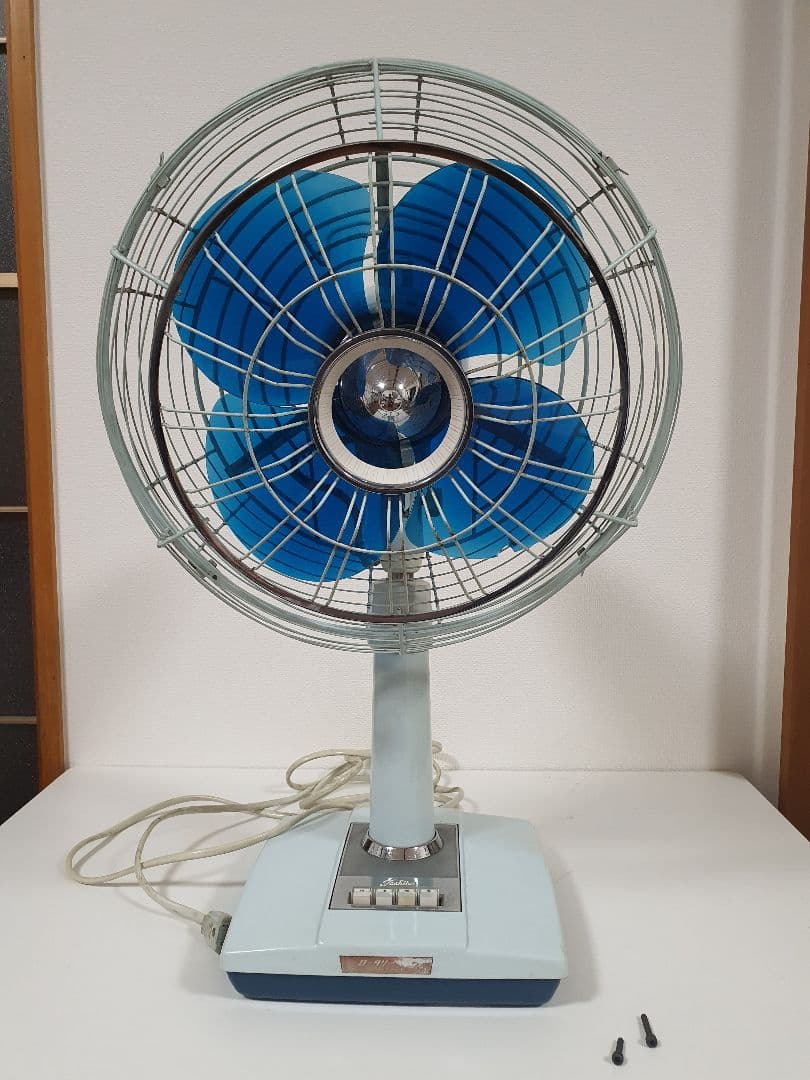 レトロ青い家庭用扇風機