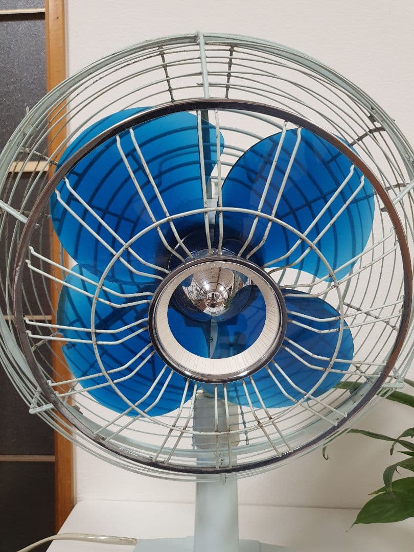 レトロ青い家庭用扇風機