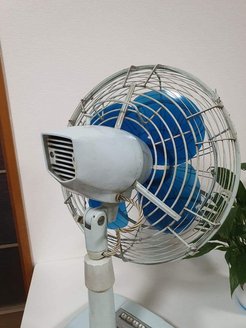 レトロ青い家庭用扇風機