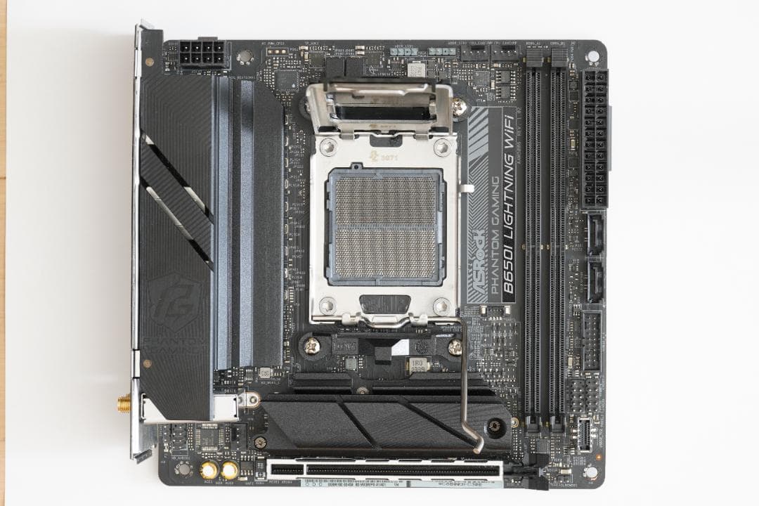 ASRock B650I LIGHTNING WIFI マザーボード