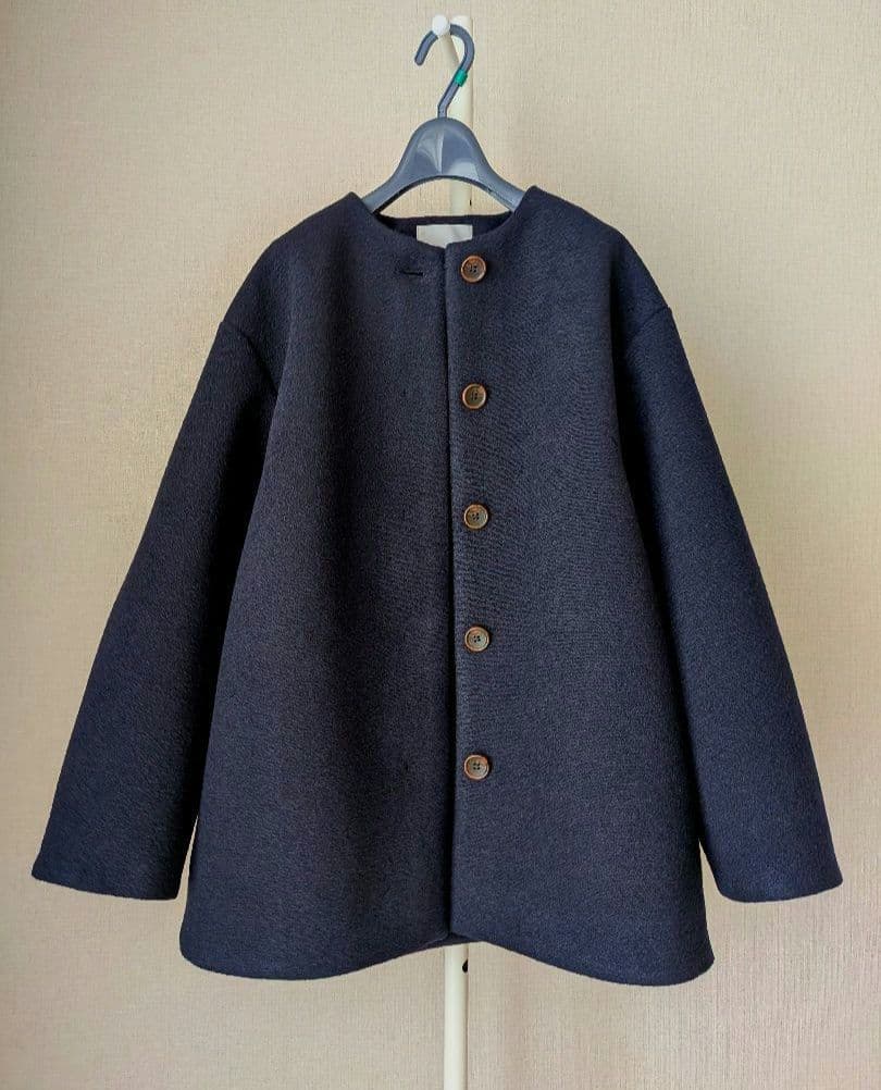 新品【UNFILO】ボンディングフォルムコート 濃紺 23区/iCB