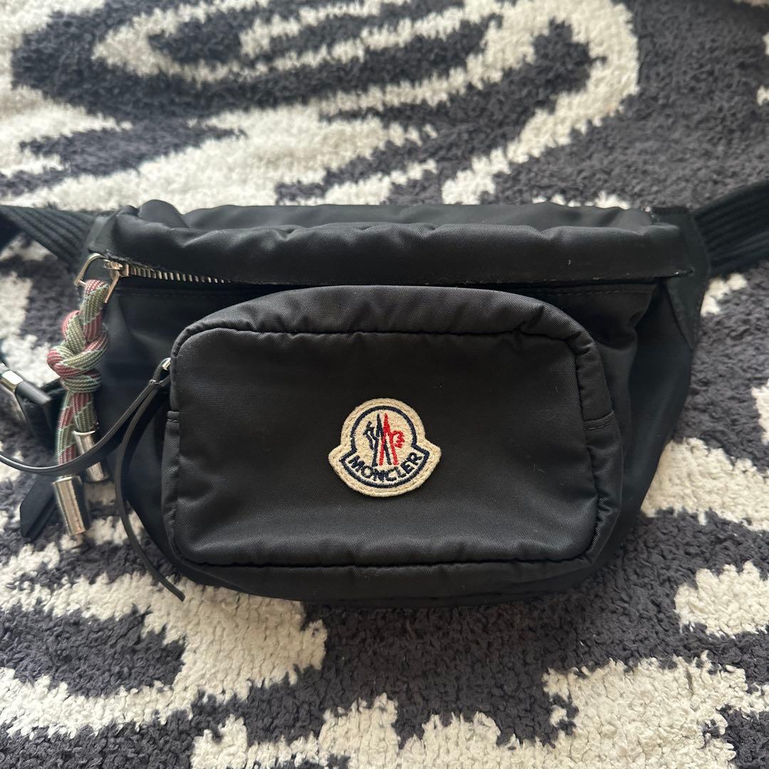 モンクレール ボディバッグ　レディース　ブラック　ポシェット　訳あり
