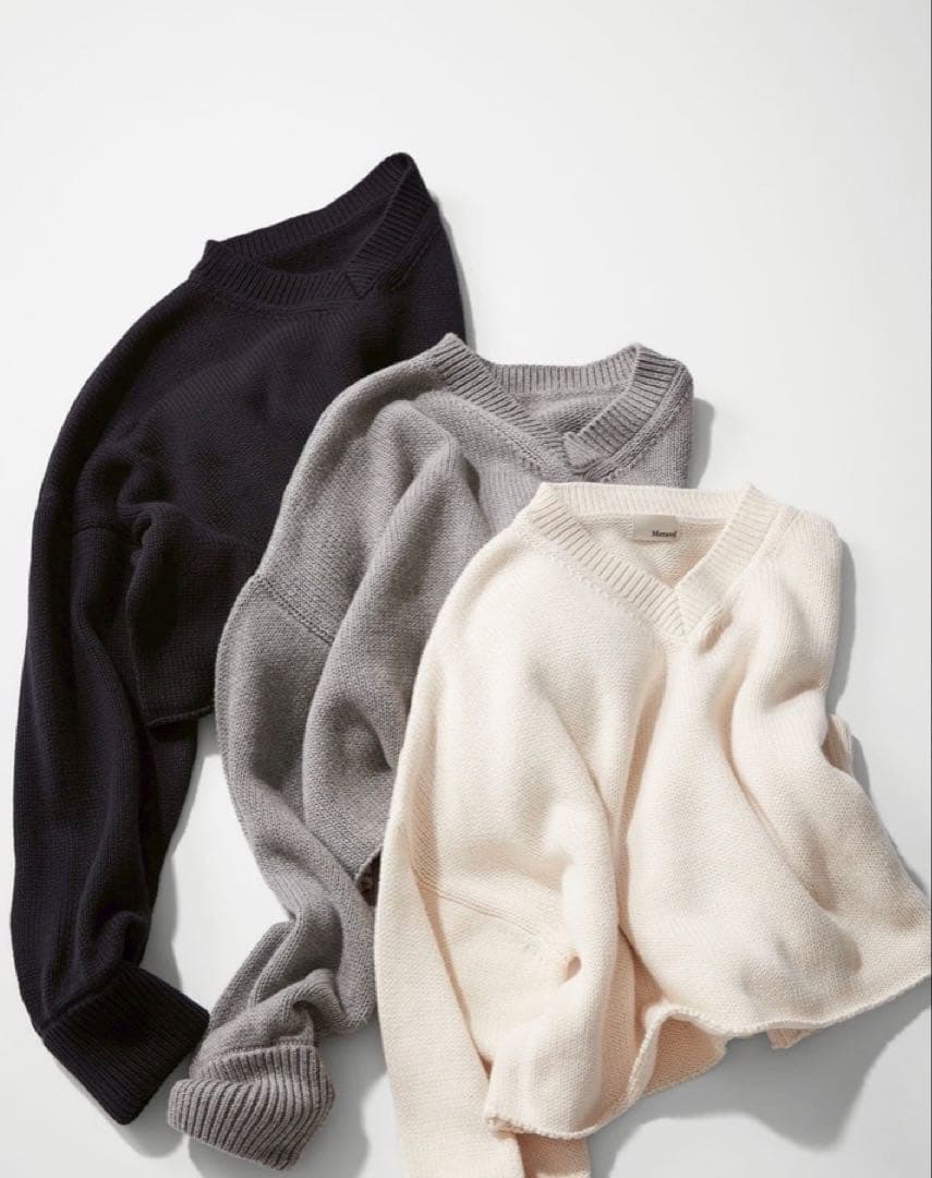 Meravel V-Neck Cashmere Blend Knit ホワイト