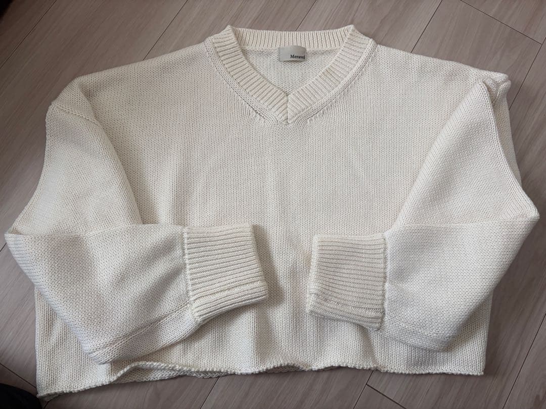Meravel V-Neck Cashmere Blend Knit ホワイト