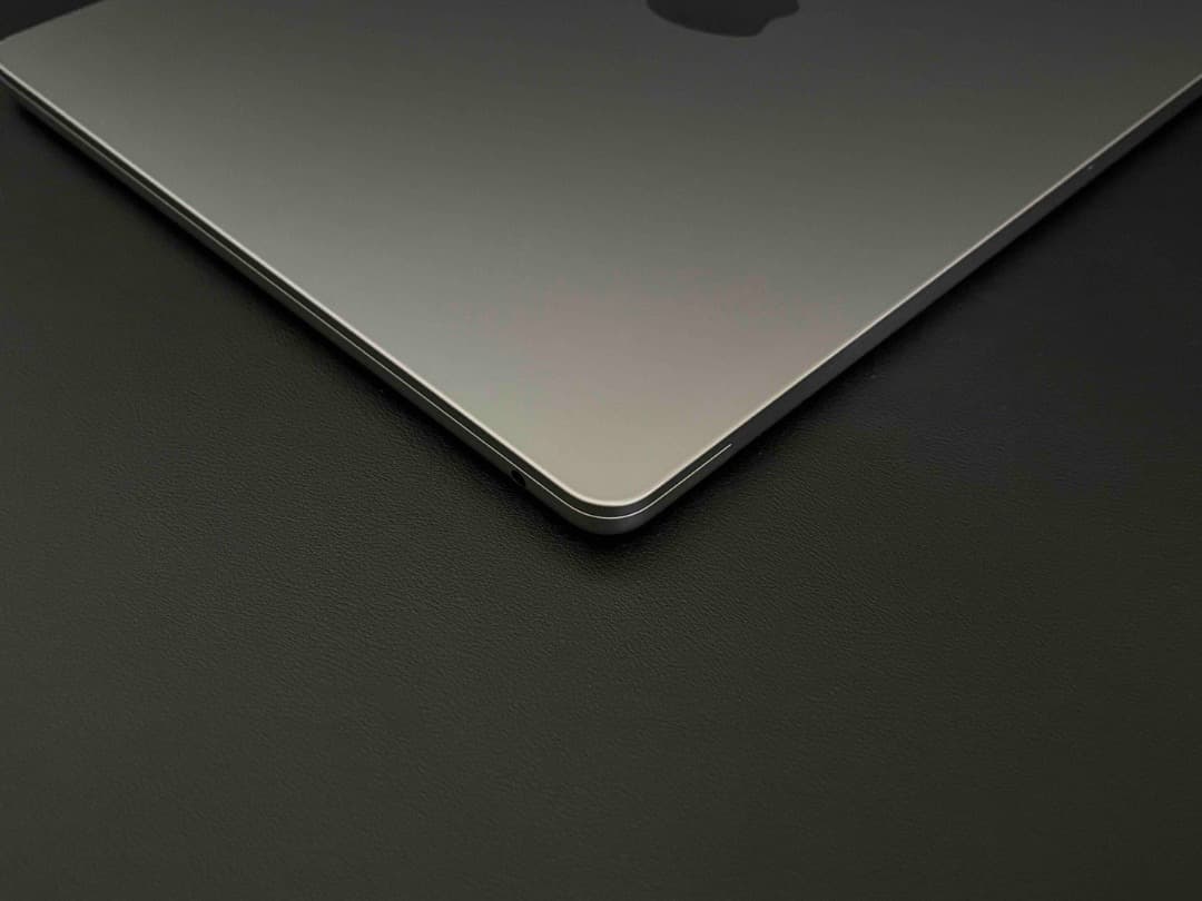 MacBook Air （M2, 2022）13.6㌅ 16GBメモリ CTO