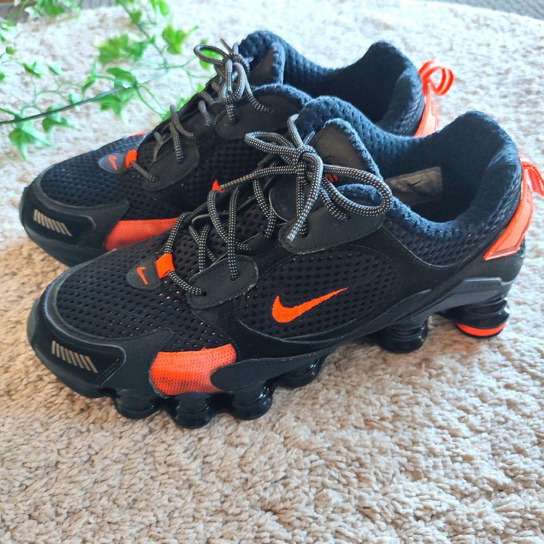 美品ナイキ ショックス ノヴァ 27cm CK2085-001ブラック×オレンジ