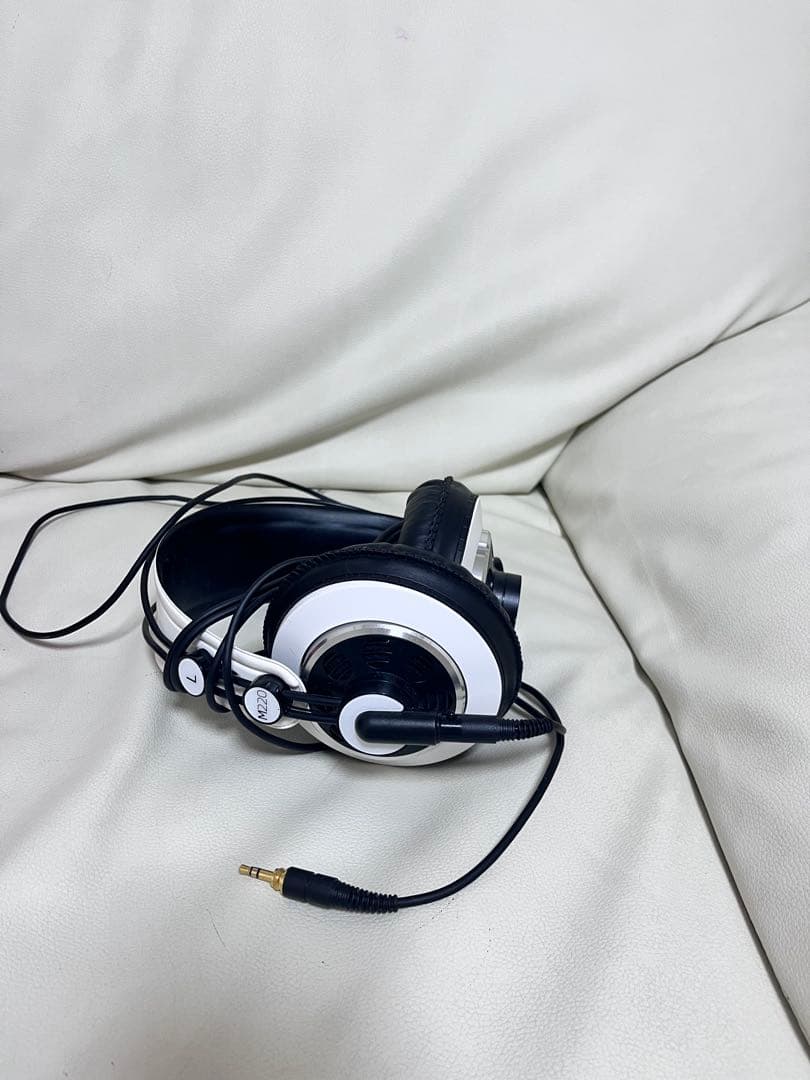 有線ヘッドホン AKG M220 Pro Stylist