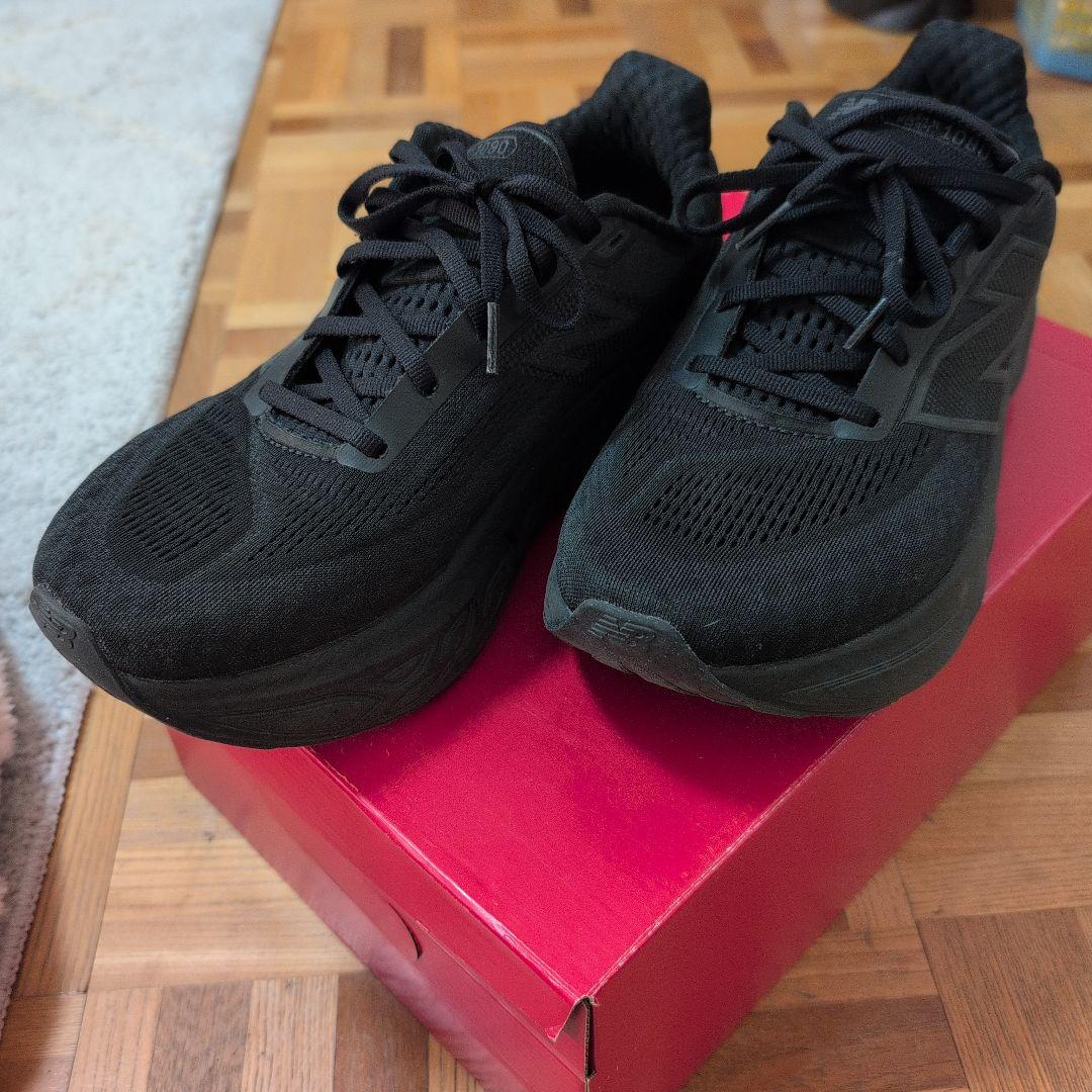 New Balance Fresh Foam ブラックスニーカー