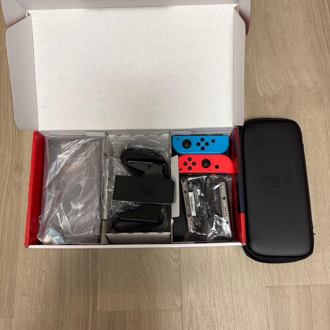 Nintendo Switch 純正ケース付き