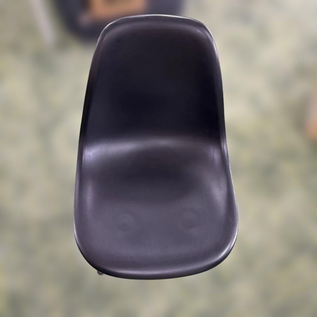 o*o様 HermanMiller金属脚付き