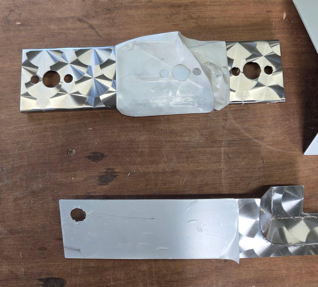 17スーパーグレート バッテリーケース　鱗ステンレスカバー