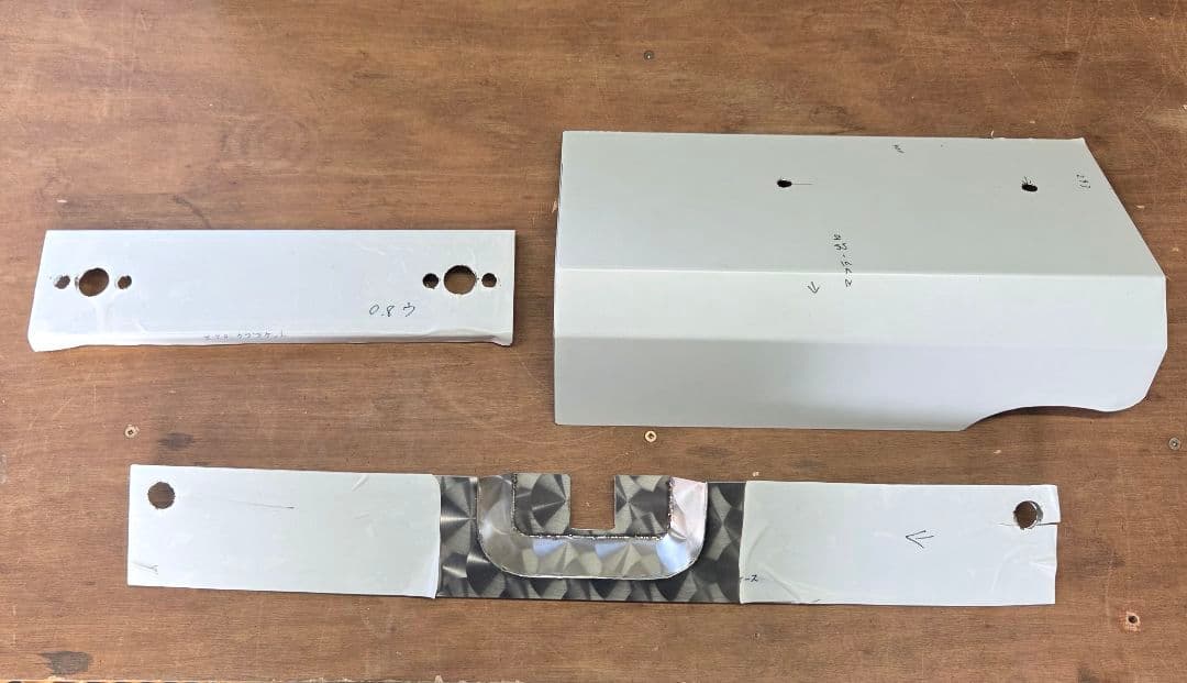 17スーパーグレート バッテリーケース　鱗ステンレスカバー