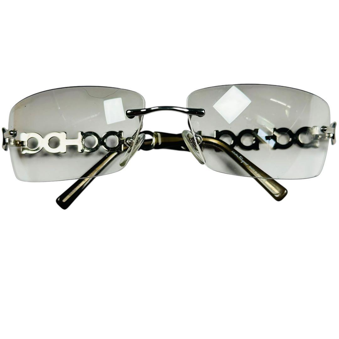 極美品 フェラガモ サングラス ガンチーニ 希少ロゴテンプル シルバー　1045