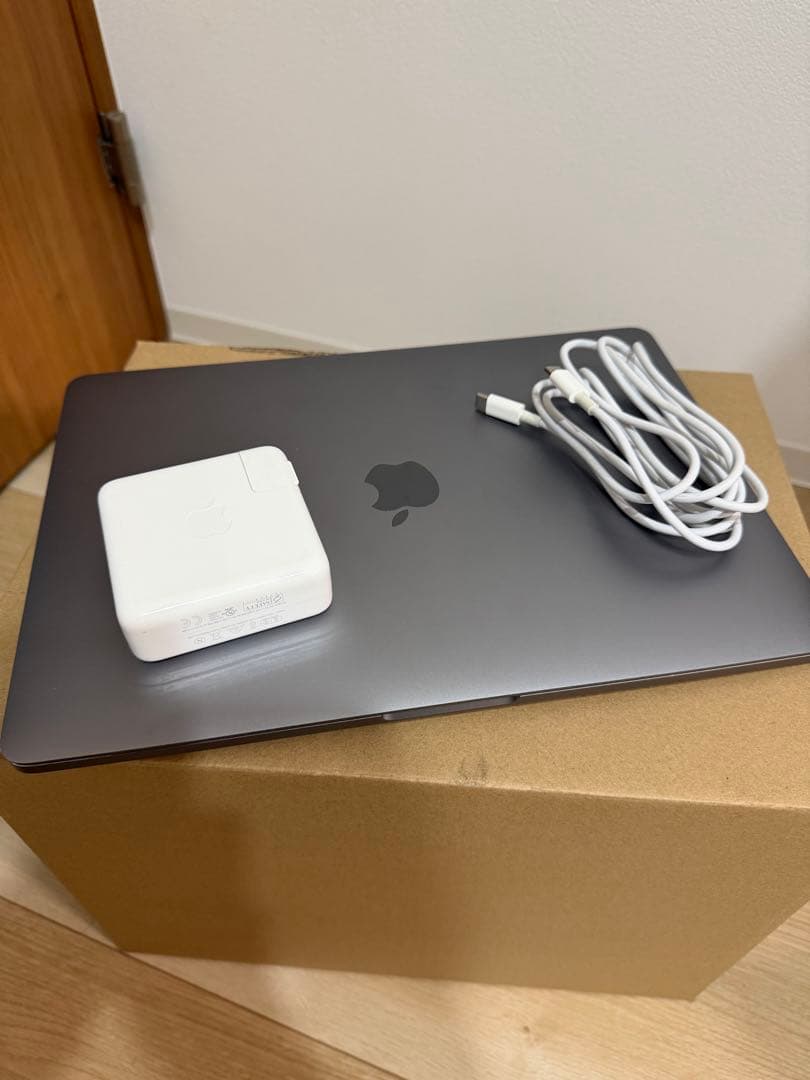 MacBook本体 MacBookPro 2022 M2 16GB SSD256