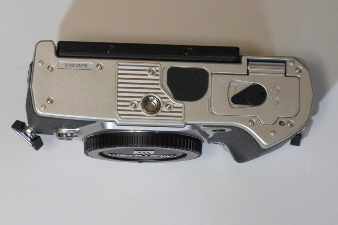 OM SYSTEM OM-5 ミラーレスカメラ　本体シルバー