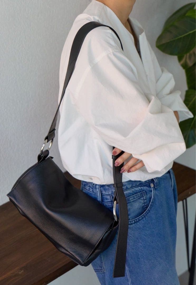 【新品未使用品】BEARDSLEY ビアズリー レザーりボディバッグ