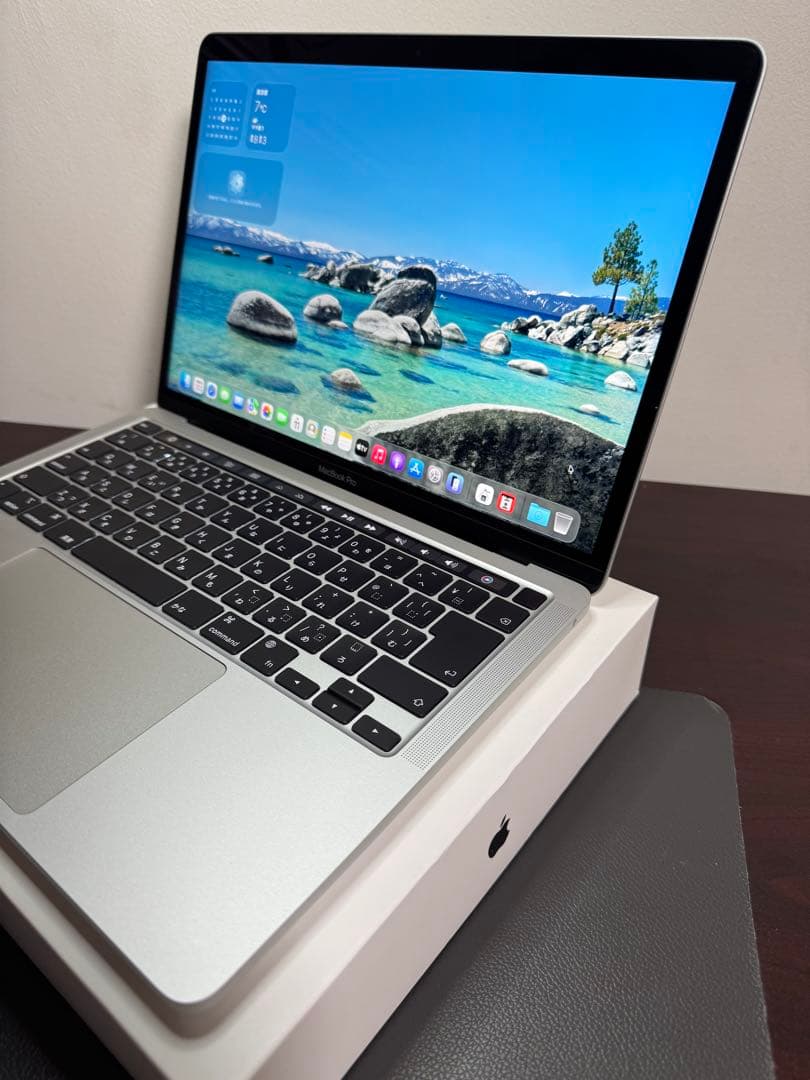 MacBook本体 MacBook Pro 2020. M1. 16GB . 256GB