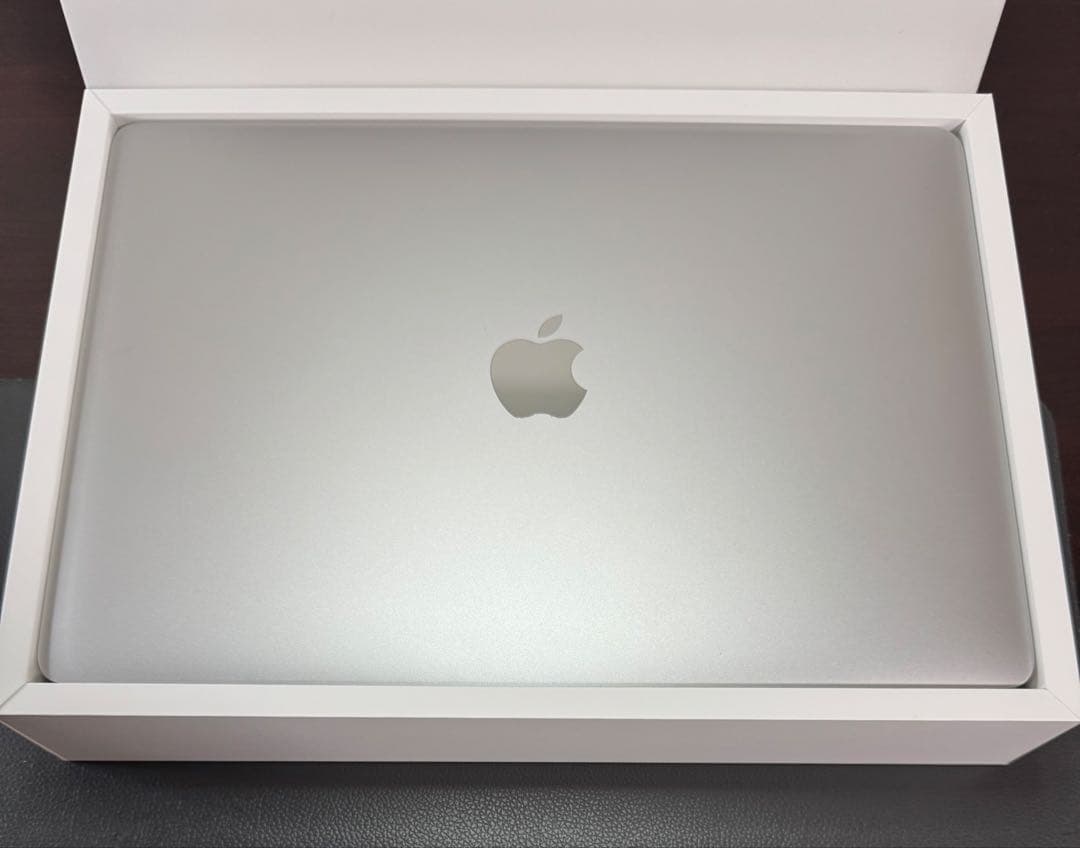 MacBook本体 MacBook Pro 2020. M1. 16GB . 256GB