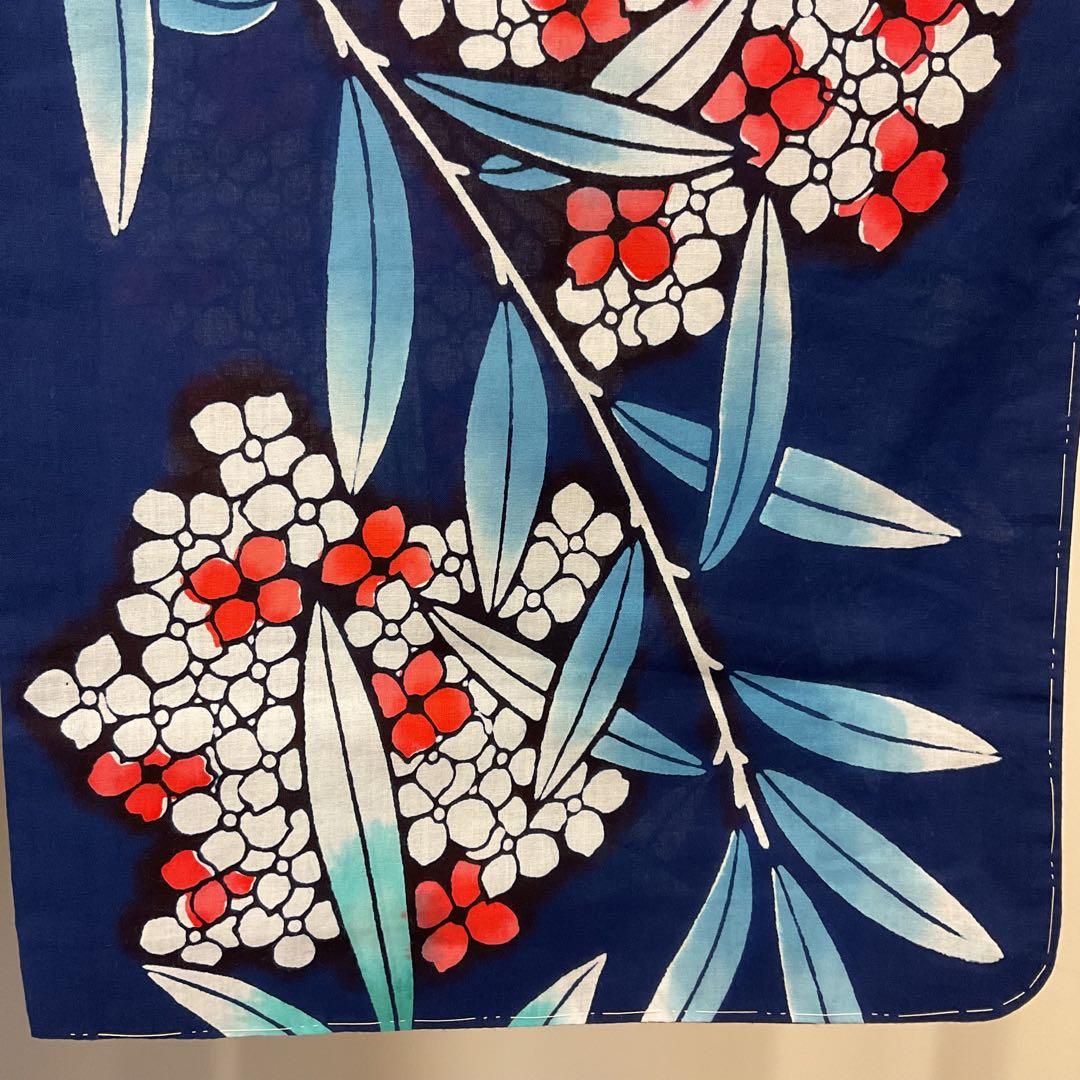 新品美品　昭和レトロ　藍染に夾竹桃が鮮やかで美味しい　注染浴衣