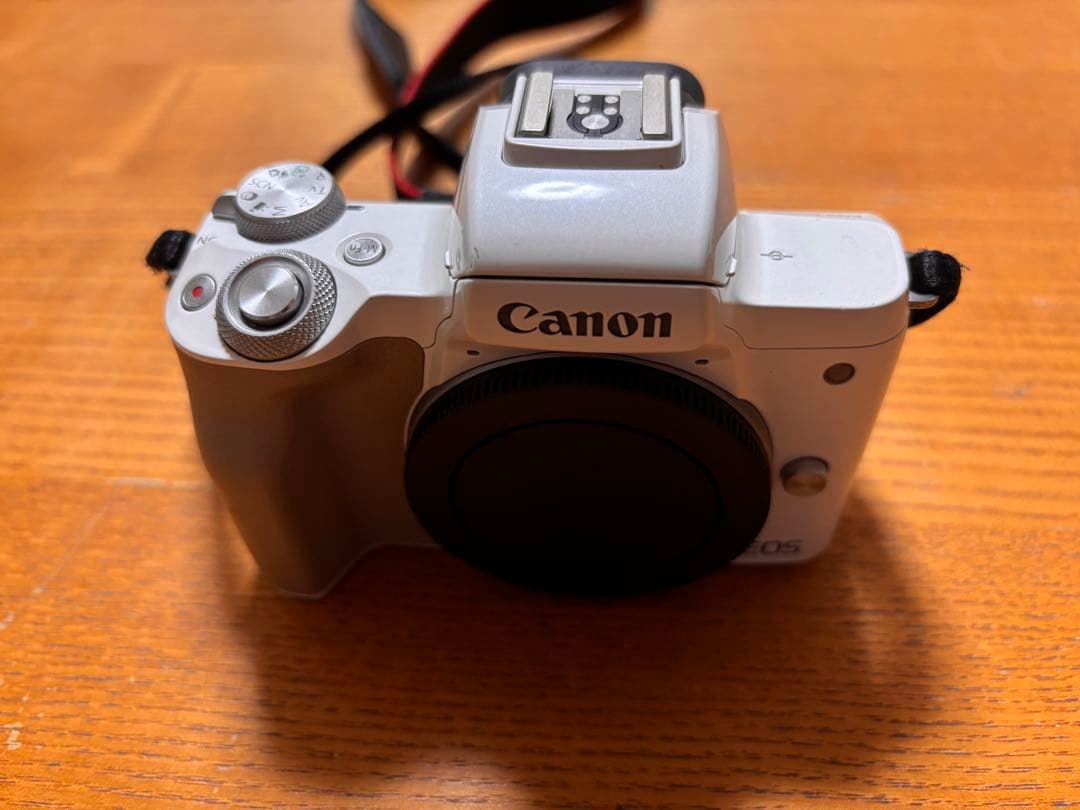 Canon EOS Kiss M ダブルズームキット　専用箱あり