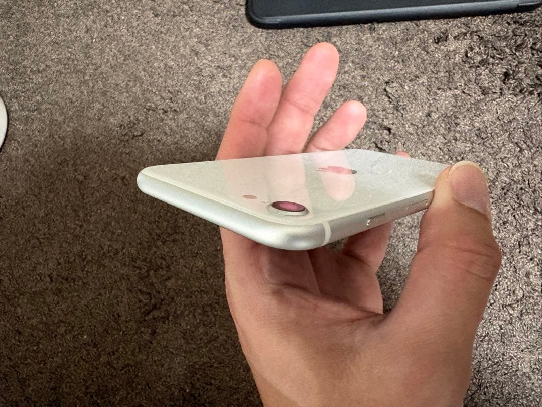 美品 iPhoneSE 第2世代 ホワイト 64GB SIMフリー