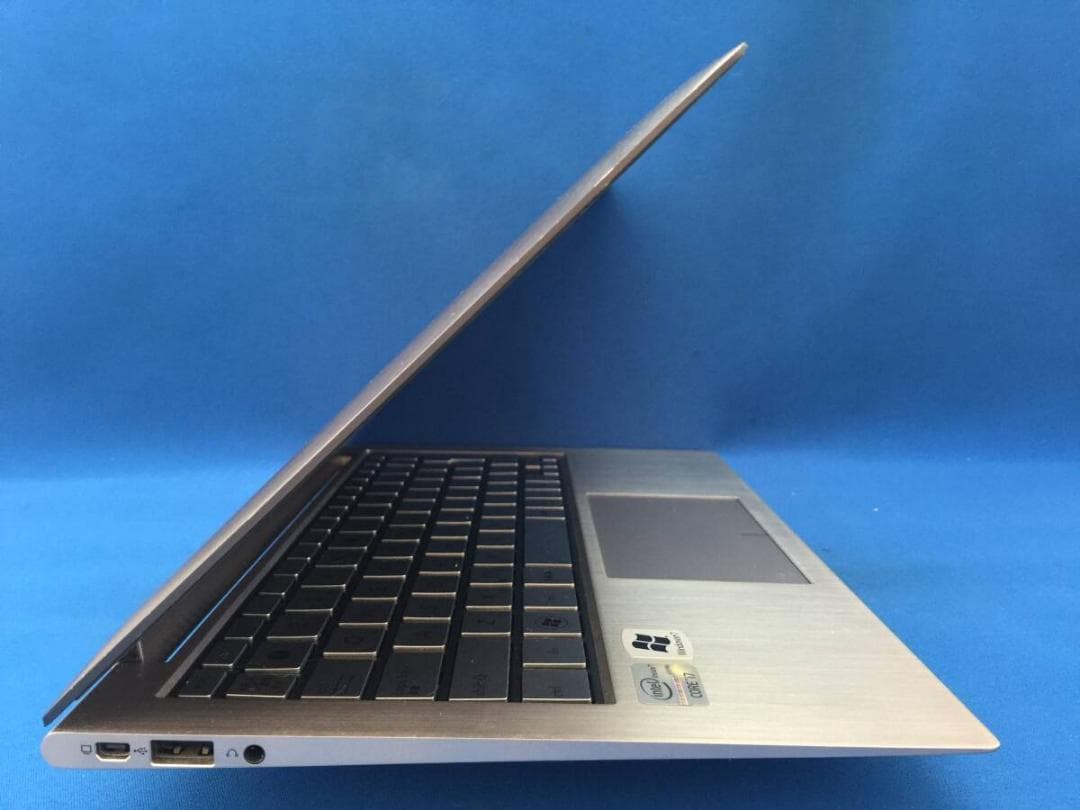 ASUS UX21E　薄型・コンパクトノートパソコン