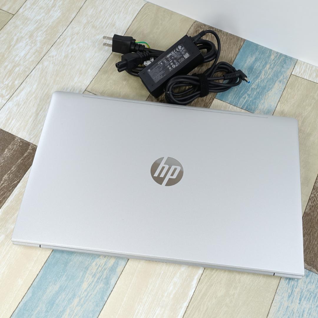 使用時間僅少で美品の東京生産✨１０コアの第１２世代コアｉ７に超高速ＳＳＤ搭載！✨