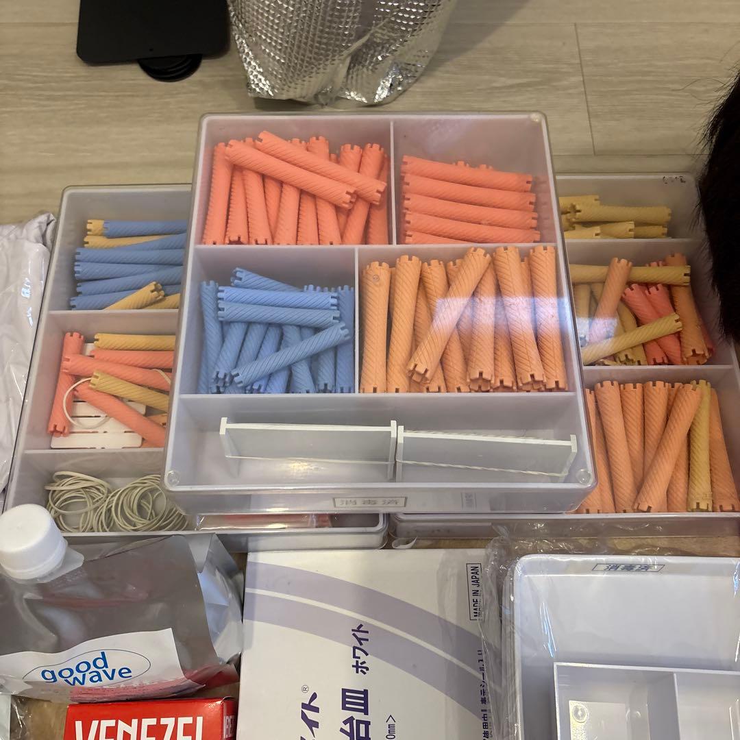 美容専門学校 教材一式 ＋予備品 ウィッグ4体