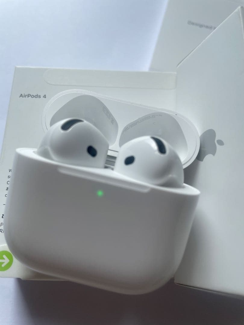 Apple AirPods4 ホワイト